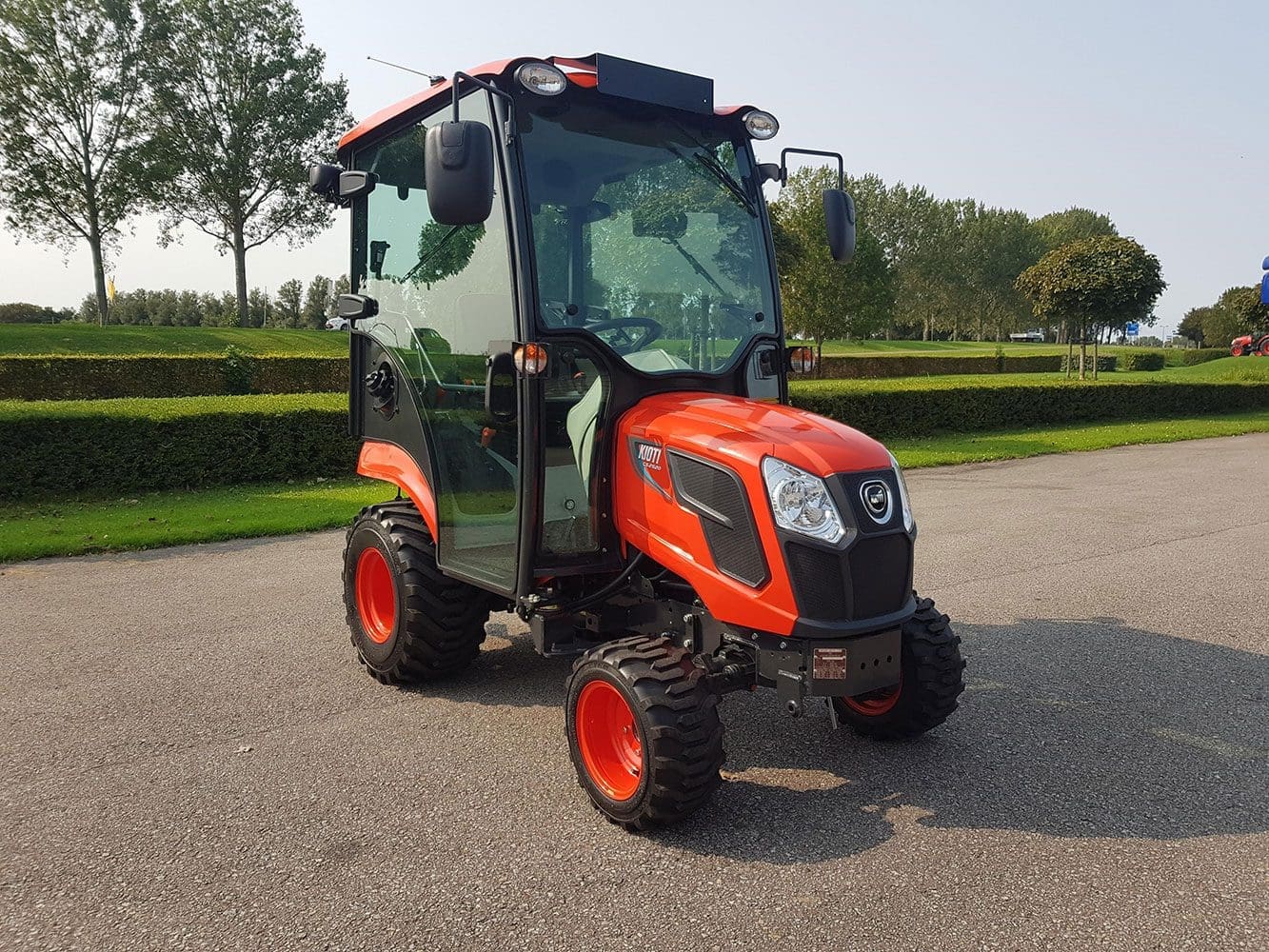 KIOTI CS2520HGE with Cabin